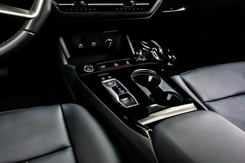 2025 Audi Q6 e-tron Premium quattro