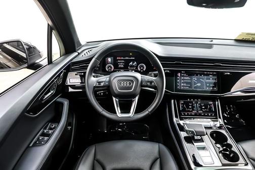 2025 Audi Q7 55 Premium Plus