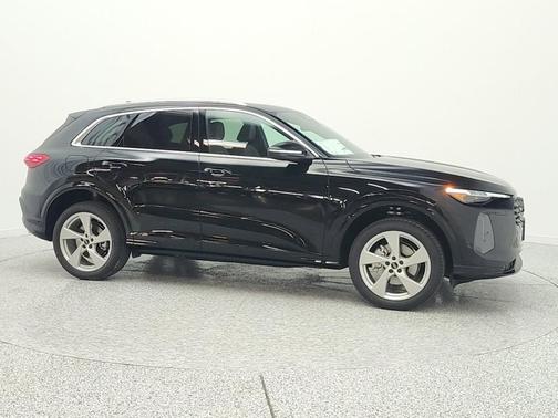 Mythos Black Metallic 2026 Audi Q5 Premium Plus TFSI quattro S tronic