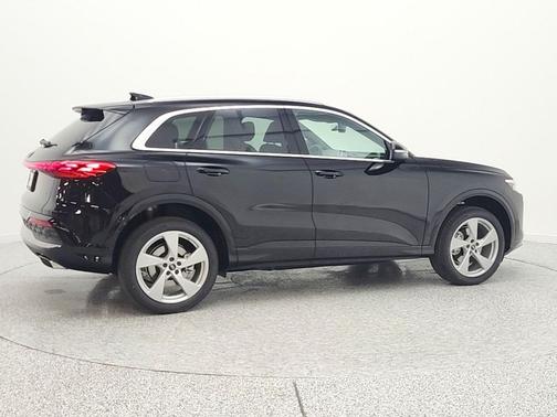 Mythos Black Metallic 2026 Audi Q5 Premium Plus TFSI quattro S tronic