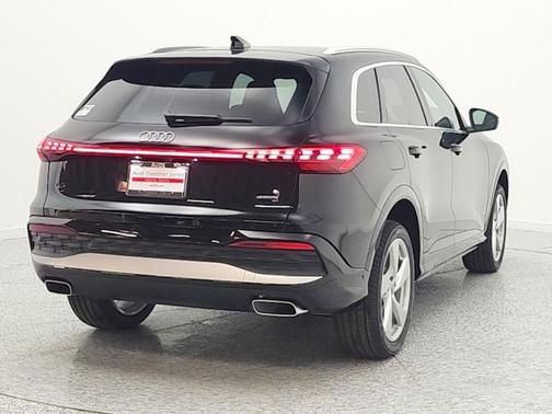 Mythos Black Metallic 2026 Audi Q5 Premium Plus TFSI quattro S tronic