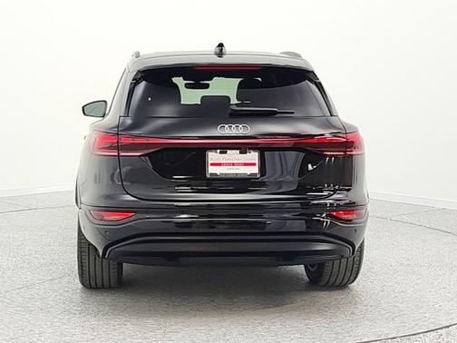 Mythos Black Metallic 2025 Audi Q6 e-tron Premium Plus