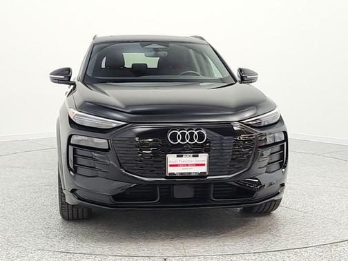 Mythos Black Metallic 2025 Audi Q6 e-tron Premium Plus