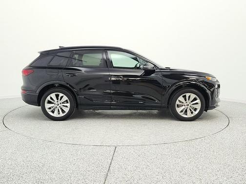 Mythos Black Metallic 2025 Audi Q6 e-tron Premium Plus