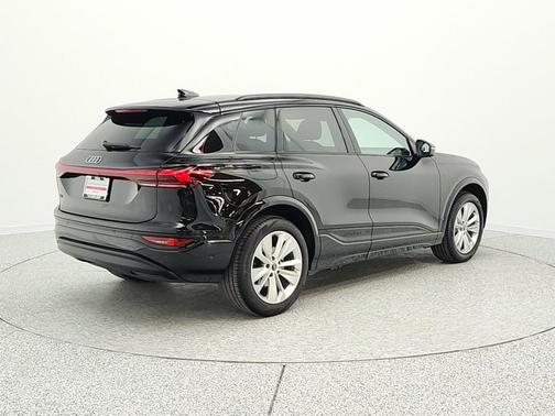 Mythos Black Metallic 2025 Audi Q6 e-tron Premium Plus