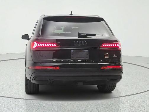 Mythos Black Metallic 2023 Audi Q7 45 Premium Plus