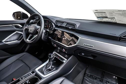 2025 Audi Q3 Premium 45 TFSI S line quattro Tiptronic
