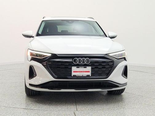 Glacier White Metallic 2024 Audi Q8 e-tron Premium