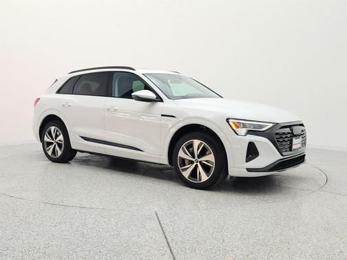 Glacier White Metallic 2024 Audi Q8 e-tron Premium