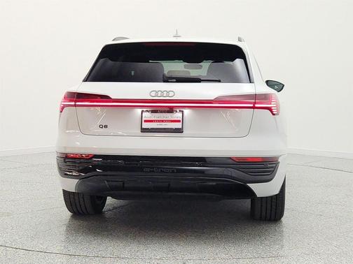 Glacier White Metallic 2024 Audi Q8 e-tron Premium