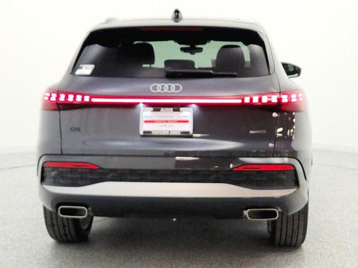 Tambora Gray Metallic 2026 Audi Q5 Premium Plus TFSI quattro S tronic