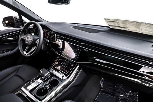 2025 Audi Q7 55 Premium Plus