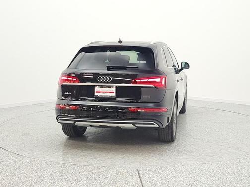 Mythos Black Metallic 2023 Audi Q5 40 Premium