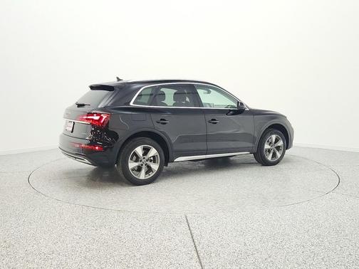 Mythos Black Metallic 2023 Audi Q5 40 Premium