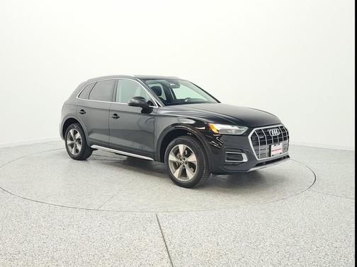 Mythos Black Metallic 2023 Audi Q5 40 Premium