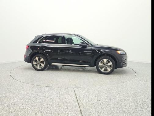 Mythos Black Metallic 2023 Audi Q5 40 Premium