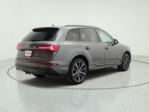 Samurai Gray Metallic 2023 Audi Q7 55 Premium Plus