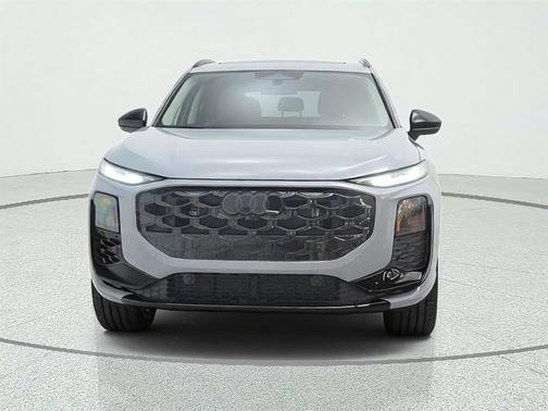 Arrow Gray Pearl Effect 2026 Audi Q3 TFSI quattro S tronic