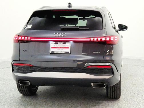 Tambora Gray Metallic 2026 Audi Q5 Premium Plus TFSI quattro S tronic