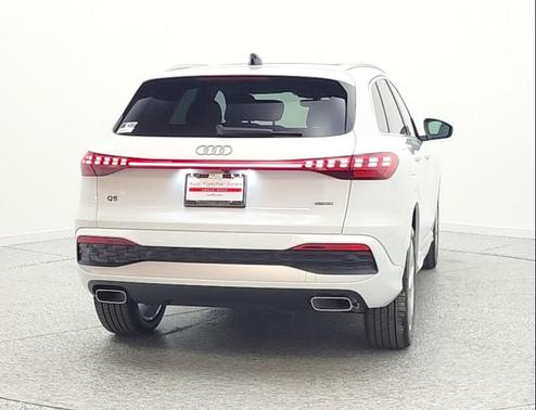 Glacier White Metallic 2026 Audi Q5 Premium Plus TFSI quattro S tronic