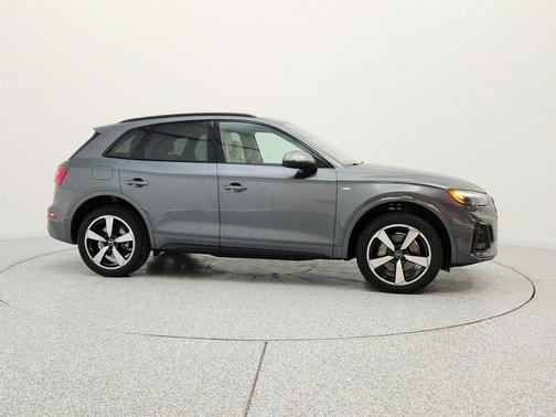 Daytona Gray Pearl Effect 2023 Audi Q5 45 S line Prestige