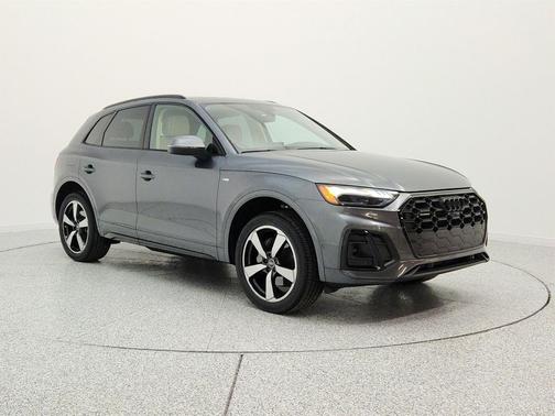 Daytona Gray Pearl Effect 2023 Audi Q5 45 S line Prestige