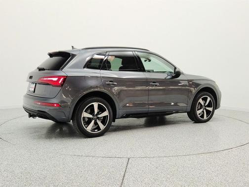 Daytona Gray Pearl Effect 2023 Audi Q5 45 S line Prestige