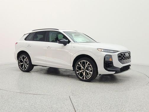 Glacier White Metallic 2026 Audi Q3 TFSI quattro S tronic