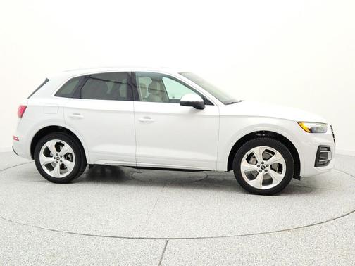 Glacier White Metallic 2021 Audi Q5 45 Premium Plus