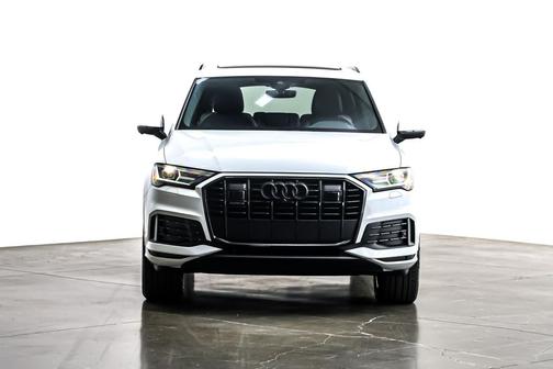 2022 Audi Q7 45 Premium Plus