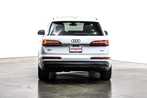 2022 Audi Q7 45 Premium Plus