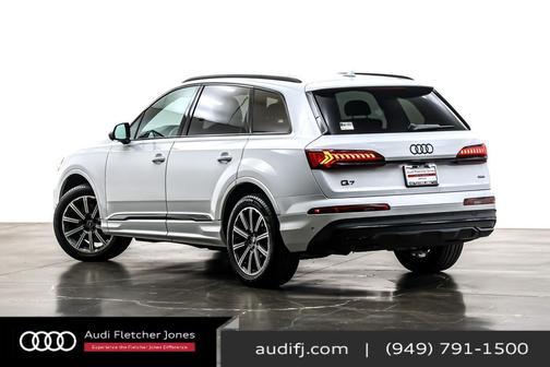 2022 Audi Q7 45 Premium Plus