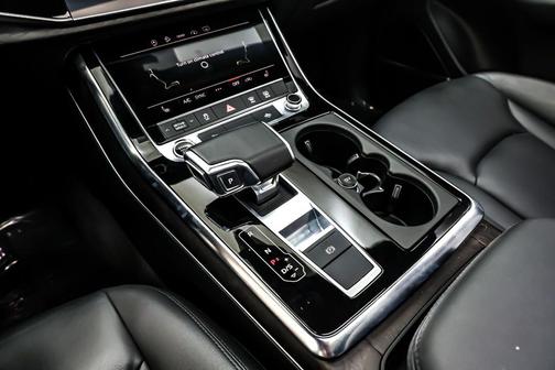 2022 Audi Q7 45 Premium Plus