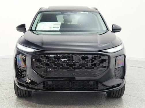 Mythos Black Metallic 2026 Audi Q3 TFSI quattro S tronic