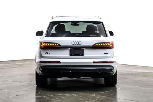 2023 Audi Q7 55 Premium Plus