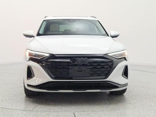 Glacier White Metallic 2024 Audi Q8 e-tron Premium Plus
