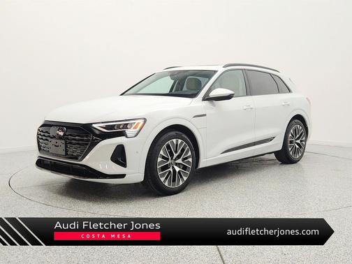 Glacier White Metallic 2024 Audi Q8 e-tron Premium Plus
