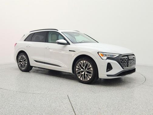Glacier White Metallic 2024 Audi Q8 e-tron Premium Plus