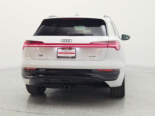 Glacier White Metallic 2024 Audi Q8 e-tron Premium Plus