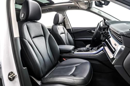 2023 Audi Q7 55 Premium Plus