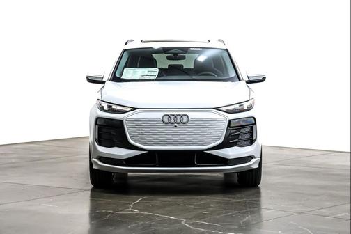 Glacier White Metallic 2025 Audi Q6 e-tron Premium Plus quattro