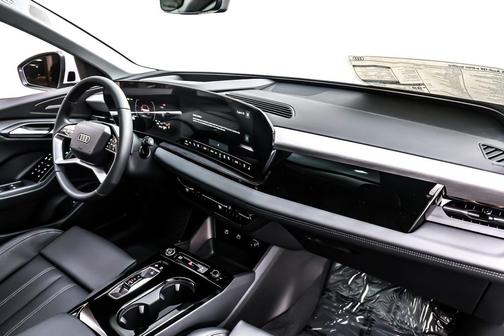 Glacier White Metallic 2025 Audi Q6 e-tron Premium Plus quattro