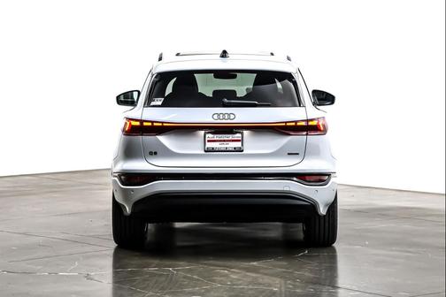 Glacier White Metallic 2025 Audi Q6 e-tron Premium Plus quattro