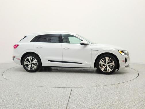 Glacier White Metallic 2024 Audi Q8 e-tron Premium Plus