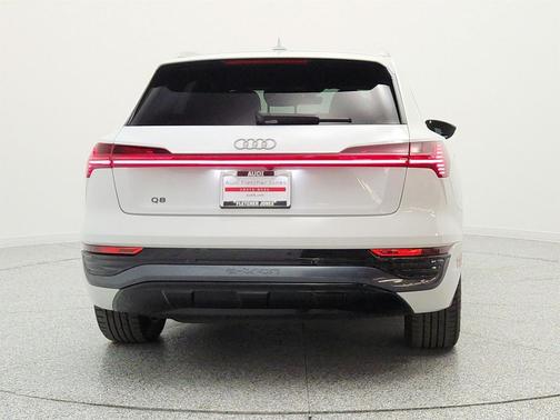 Glacier White Metallic 2024 Audi Q8 e-tron Premium Plus