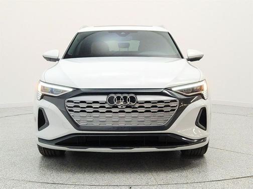 Glacier White Metallic 2024 Audi Q8 e-tron Premium Plus