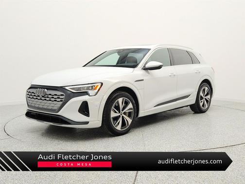 Glacier White Metallic 2024 Audi Q8 e-tron Premium Plus