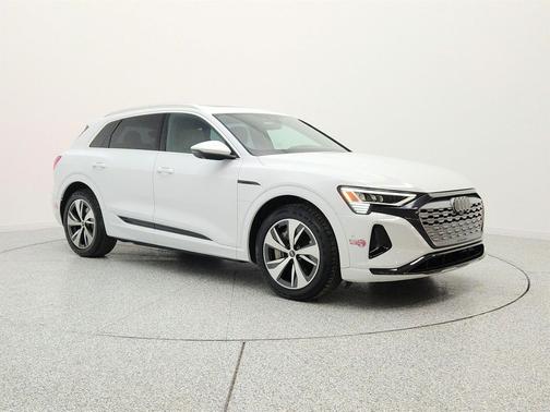 Glacier White Metallic 2024 Audi Q8 e-tron Premium Plus