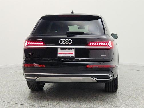 Mythos Black Metallic 2023 Audi Q7 45 Premium Plus