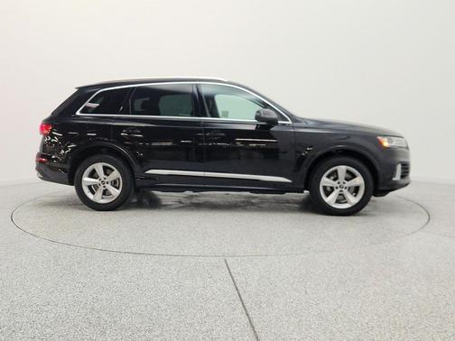 Mythos Black Metallic 2023 Audi Q7 45 Premium Plus